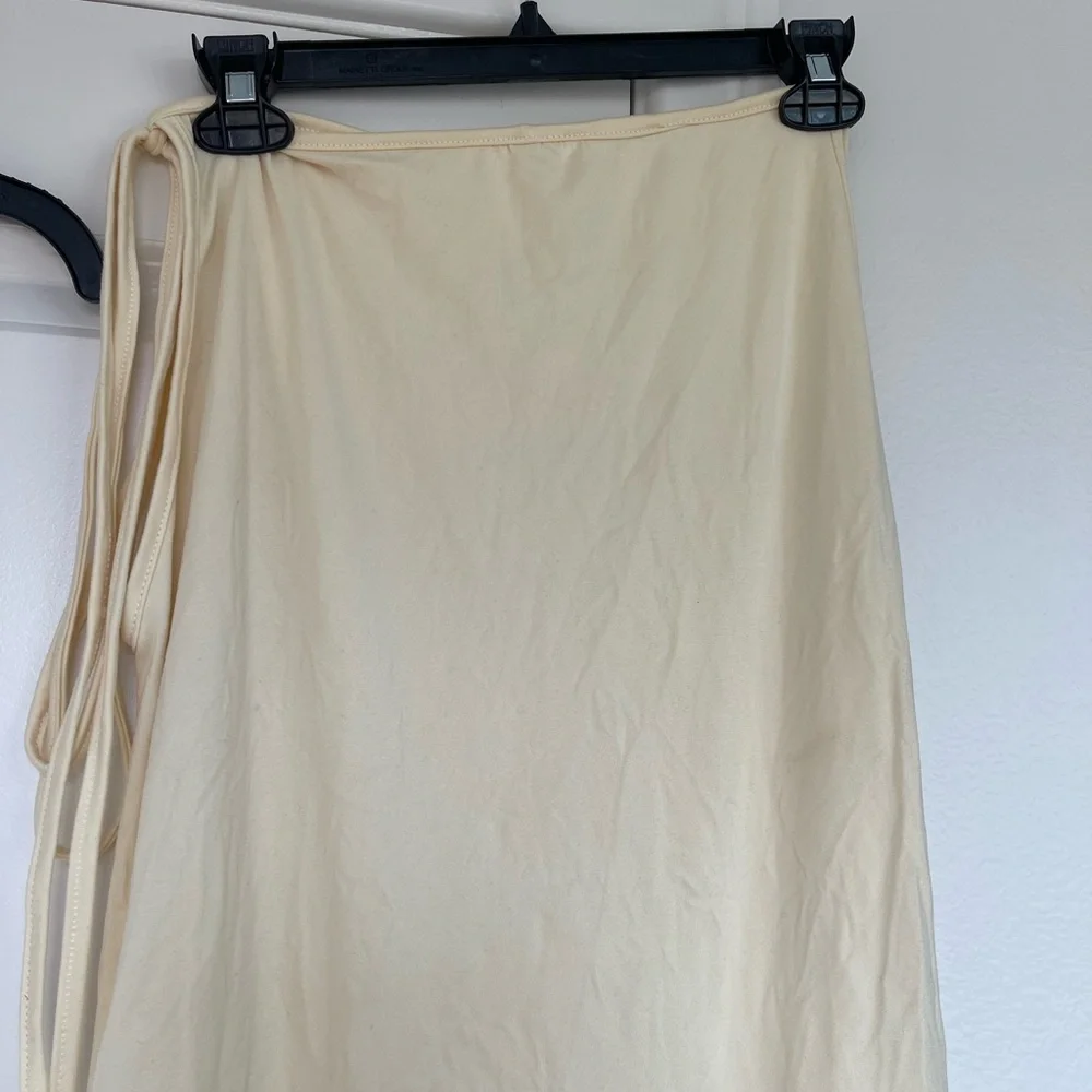 2 piece Women's yellow top and skirt set - Picture 5 of 8